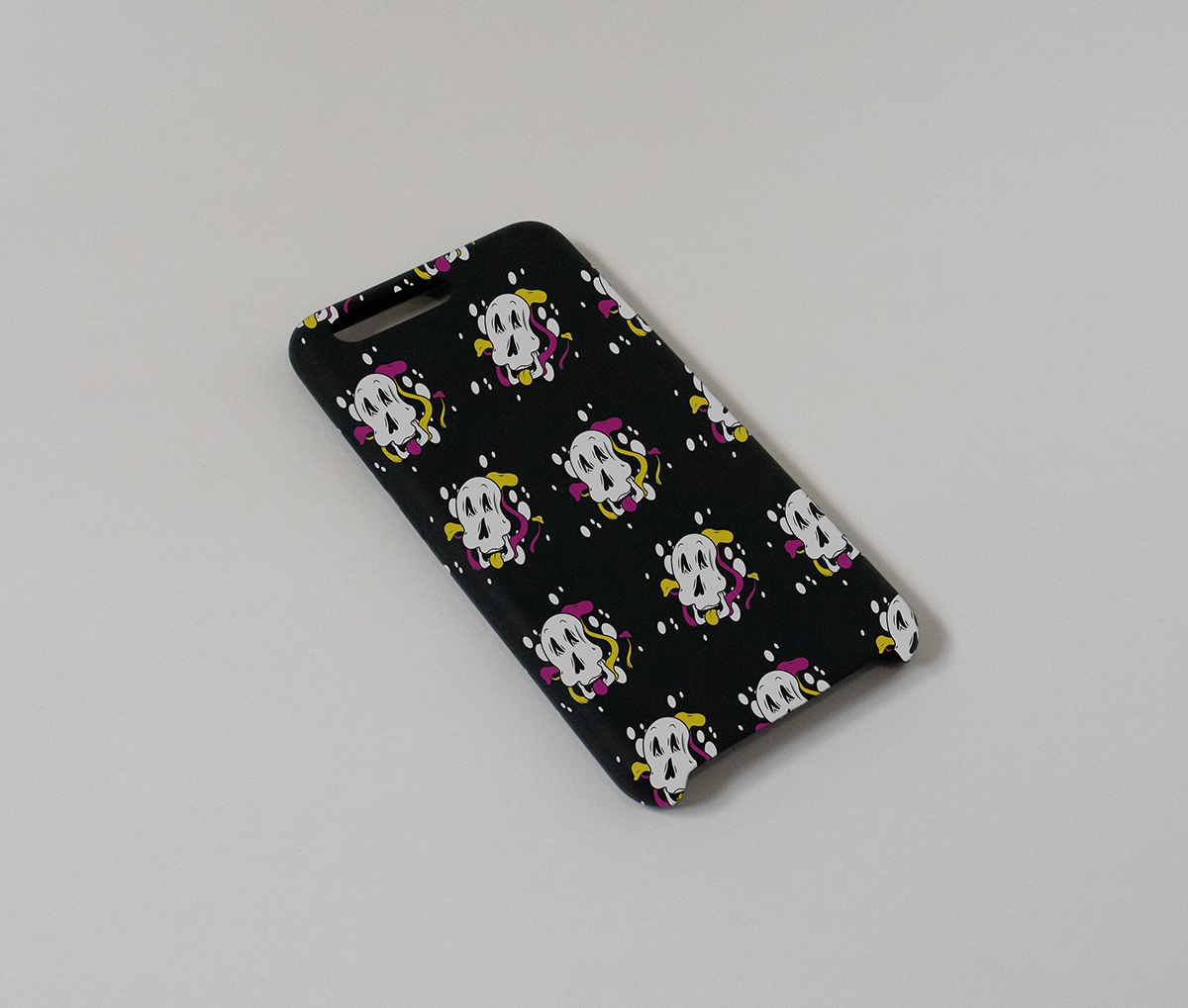 phone case with skull pattern